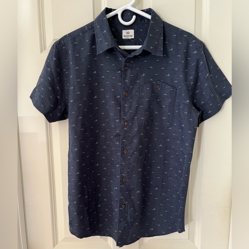 Tentree Men’s short sleeve button down shirt blue w/ water wave pattern surf M